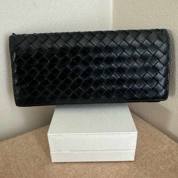 Bottega Veneta Intrecciato Leather Long Black Bifold Wallet - Unisex - Picture 4 of 13